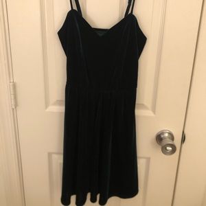 Cute and flattering dress!